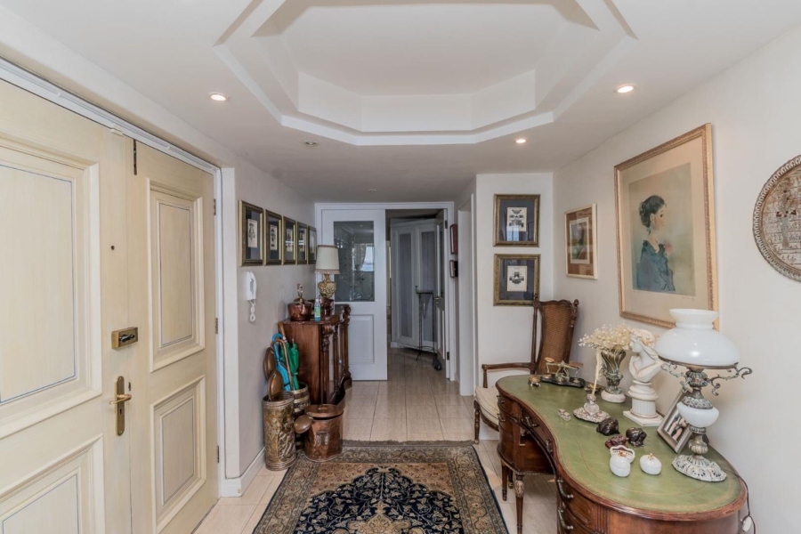 3 Bedroom Property for Sale in Sea Point Western Cape